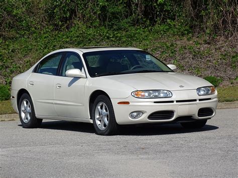 2001 Oldsmobile Aurora | Raleigh Classic Car Auctions