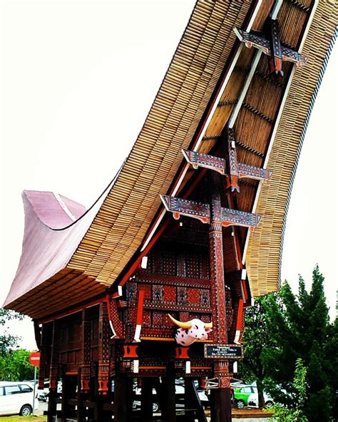 Rumah Adat Toraja: Nama, Keunikan, Gambar & Penjelasan