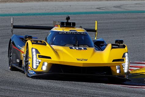 IMSA: Victory for No. 01 Cadillac V-Series.R at Laguna Seca