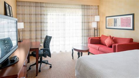 Hotel in Naperville, IL | Courtyard Chicago Naperville