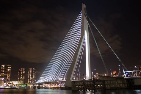 Rotterdam Erasmusbrug at night | Misha van Broekhoven | Flickr