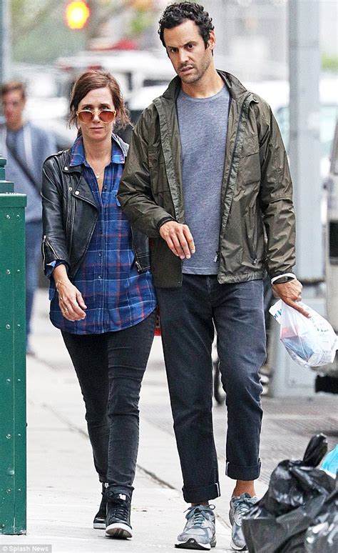 Kristen Wiig and boyfriend Avi Rothman keep it casual as they head out ...