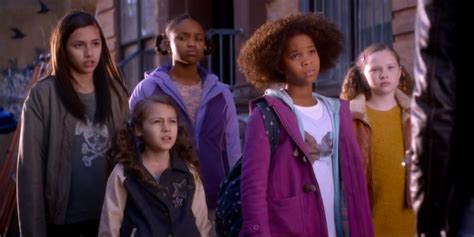 'Annie' Trailer Takes Quvenzhané Wallis To The Hard Knock Life | HuffPost