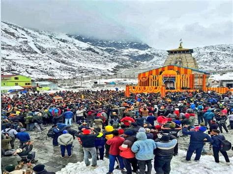 Kedarnath Yatra 2023: हर-हर महादेव का उद्घोष और खुल गए केदारनाथ धाम के कपाट, बर्फ के बीच भक्तों ...