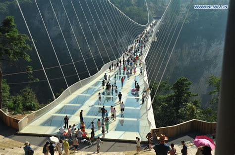 Zhangjiajie Grand Canyon's glass-bottom bridge opens to tourists (9) - People's Daily Online