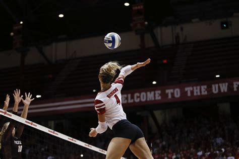 Volleyball: Badgers travel to Waco for face-off against Bears – The ...