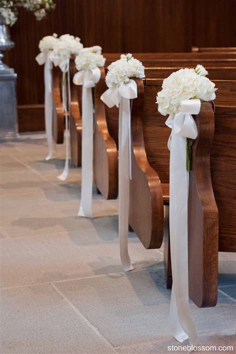 Simple Pew decorations | WeddingInclude | Wedding Ideas Inspiration Blog