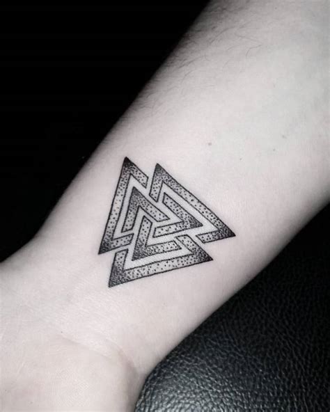 41 Wonderful Geometric Wrist Tattoos Design