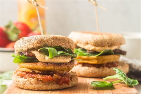 Eggy Vegan Breakfast Sandwiches - Connoisseurus Veg