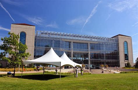 ArchitectureChicago PLUS: Views of the Loyola University Campus on a Crisp Fall Day