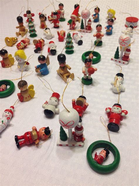 20++ Vintage Wooden Christmas Ornaments - HOMYHOMEE