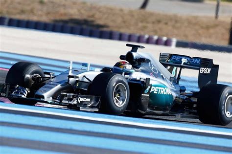 Pirelli concerned about low 2017 F1 test car downforce levels