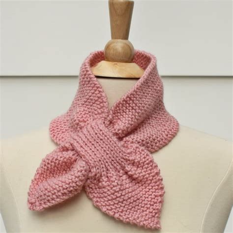 keyhole scarf knit pattern knit ascot scarf by spinningsheep