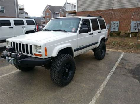 Lifted white jeep cherokee