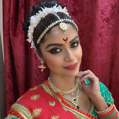 Naagin 4 actress Sayantani Ghosh looks beautiful in this traditional attire