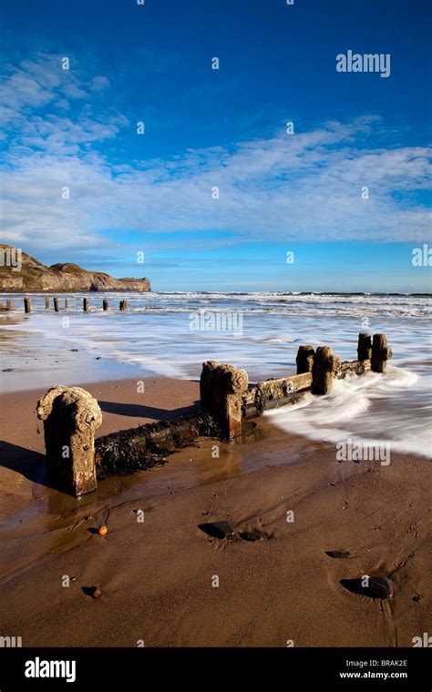 The Groynes, Sandsend beach near Whitby, North Yorkshire Coast Stock ...