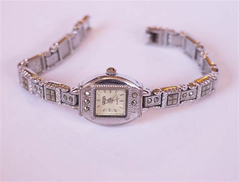 Silver-tone Gruen Quartz Watch for Women | Ladies Vintage Watches ...