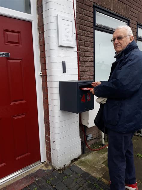 Leafleting Sarah Jones MP in Addiscombe – Croydon Constitutionalists