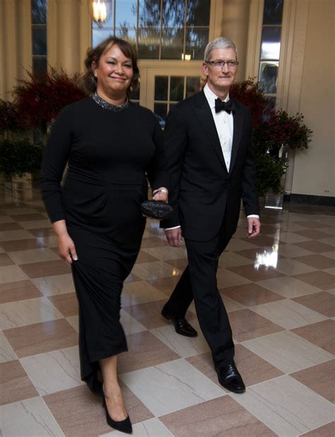 Apple CEO Tim Cook and VP Lisa Jackson sit at President's table for ...