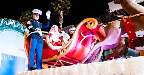 The Hollywood Christmas Parade Greatest Moments - CBS Detroit