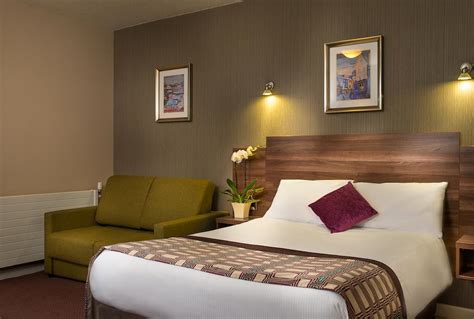 Hotels in Galway Bay Ireland - Jurys Inn Galway on the Seafront