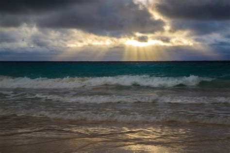 First Sunrise of the Year at Horseshoe Bay Beach, Bermuda | Flickr