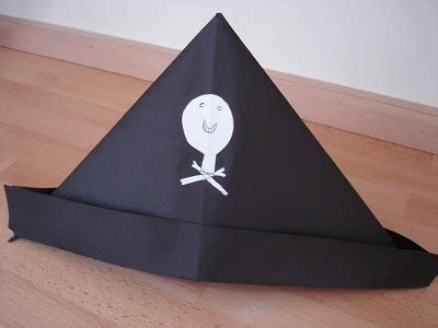 origami pirate hat ~ art projects craft ideas