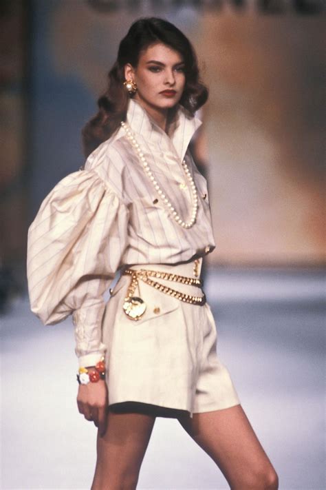 Linda Evangelista Chanel 1988 | 90s runway fashion, Fashion 80s, Fashion