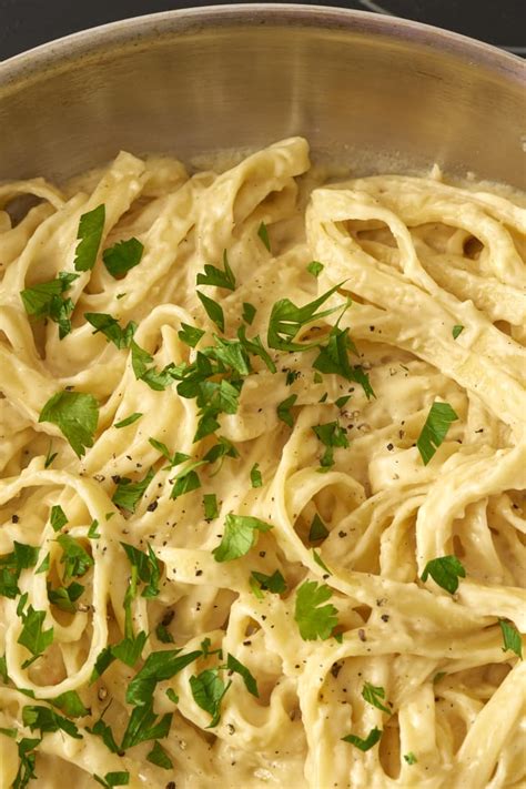 How To Make Classic Chicken Alfredo Pasta: The Easiest, Simplest Method ...