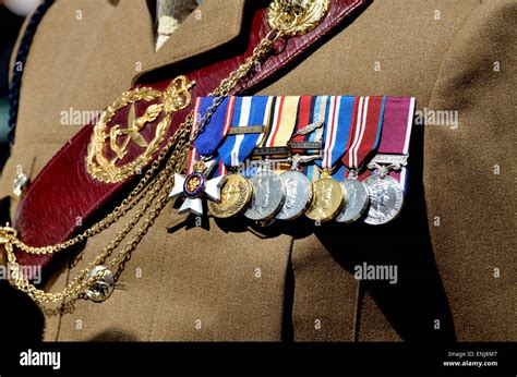 Soldier of the Royal Gurkha Rifles in ceremonial uniform with medals Stock Photo - Alamy