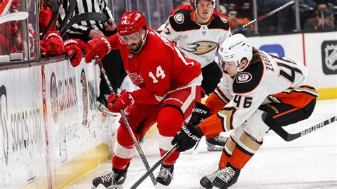 Red Wings show fight, but fall to Ducks in shootout, 4-3