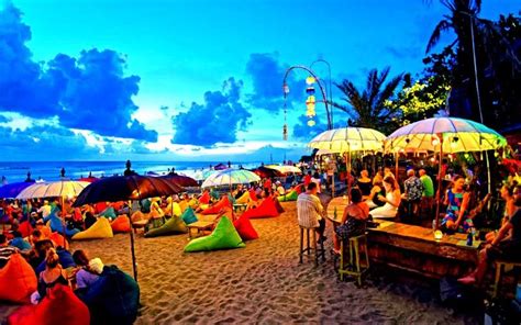 √ Pantai Kuta Bali, Spot Sunset Terbaik di Bali