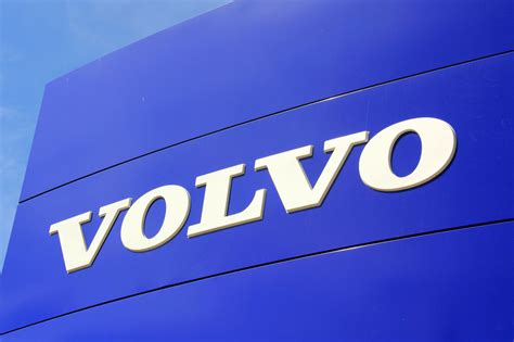 Volvo unveils EX90 electric SUV By Investing.com