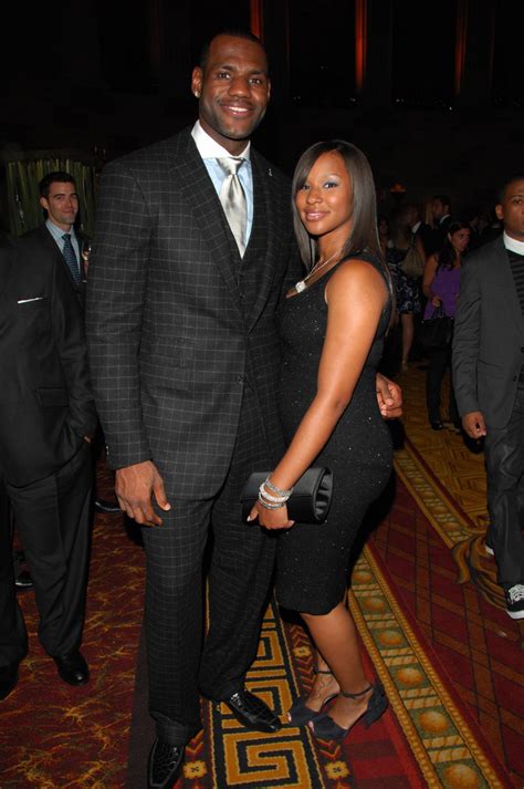 LeBron James Shares Gorgeous Wedding Photos As He And Savannah ...