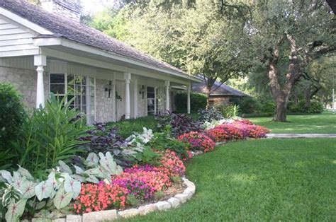 Texas landscape | Ranch house landscaping, Landscape ideas front yard ranch, Home landscaping