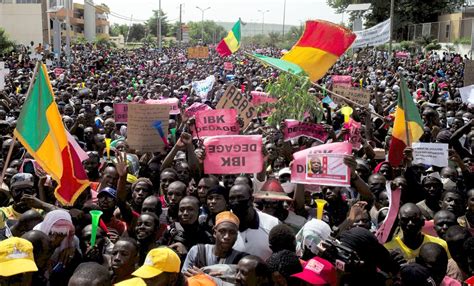 Tens of Thousands Protest in Mali Amid Growing Opposition to Keita Presidency - The New York Times