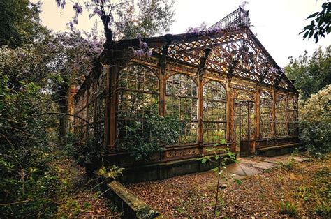 Overgrown Victorian greenhouse [1024 x 680] : r/AbandonedPorn