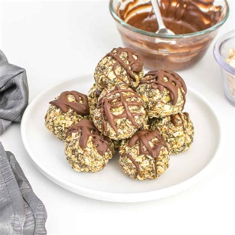 No Bake Oatmeal Protein Balls - kiipfit.com