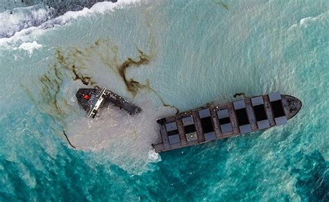 200 Barrels Of Oil Leaks Into Water At Southern England's Poole Harbour