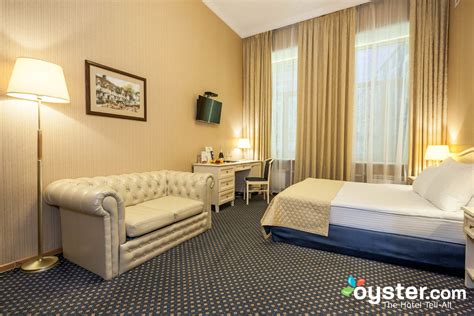 Aston Hotel Review: What To REALLY Expect If You Stay