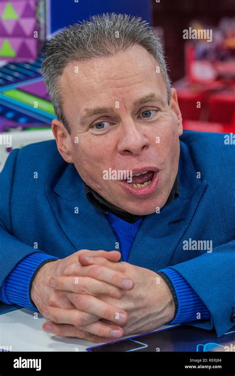 Tenable warwick davis hi-res stock photography and images - Alamy