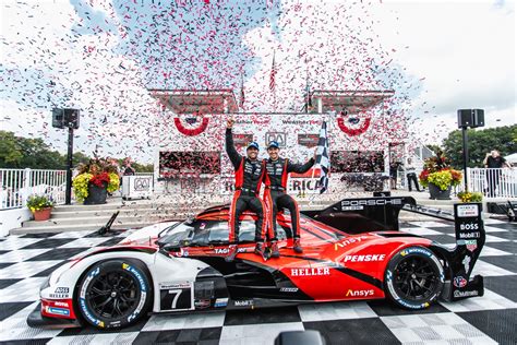 IMSA: Penske Porsche dominates at Road America