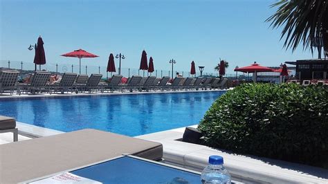 Four Seasons Hotel Istanbul at the Bosphorus Pool: Pictures & Reviews ...