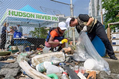 Volunteers Clear 207 Pounds Of Trash From Hudson River Park Shore ...