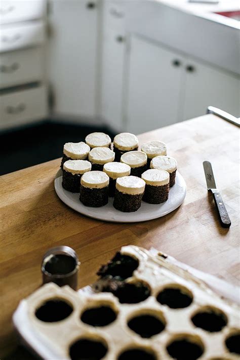 skip the recipe - just an idea for serving individual chocolate cakes. | Dessert recipes ...