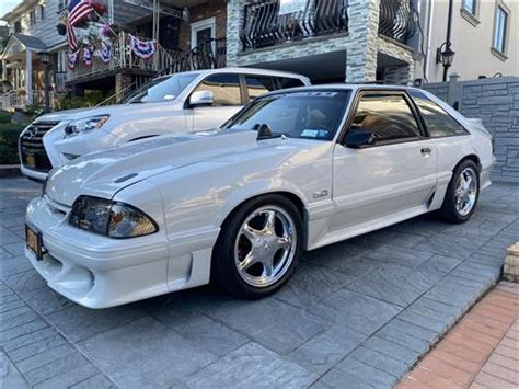 Cervini Mustang 2.5" Cowl Induction Hood - Fiberglass (87-93) 105