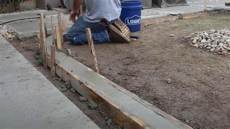 How To Make A Concrete Curb [5 Best Ways]