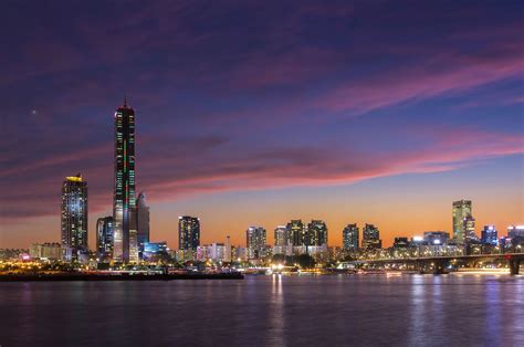 Yeouido after sunset - Seoul City at Night and Han River, Yeouido, South Korea. | Seoul skyline ...