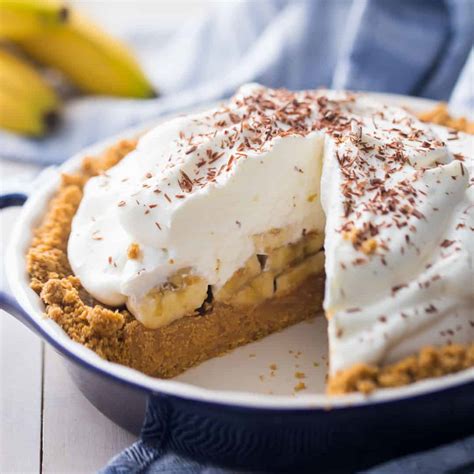 Banoffee Pie: Bananas & toffee! Foolproof. -Baking a Moment