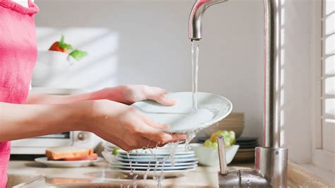 How to Save Water While Washing Dishes | Angi